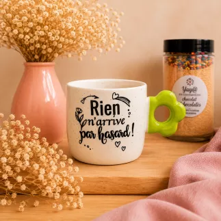 Tasse fleuri « Rien n'arrive par hasard ! »