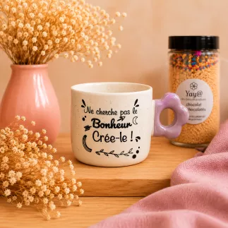 Tasse fleuri « Ne cherche pas le Bonheur, Crée-le ! »