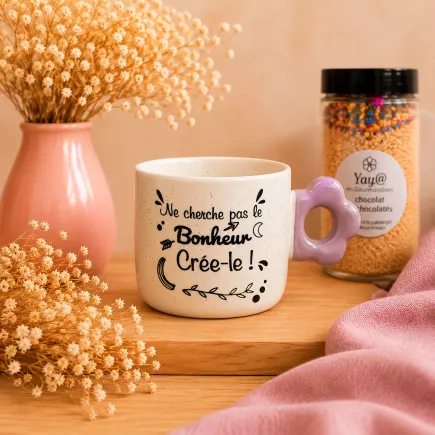 Tasse fleuri « Ne cherche pas le Bonheur, Crée-le ! »